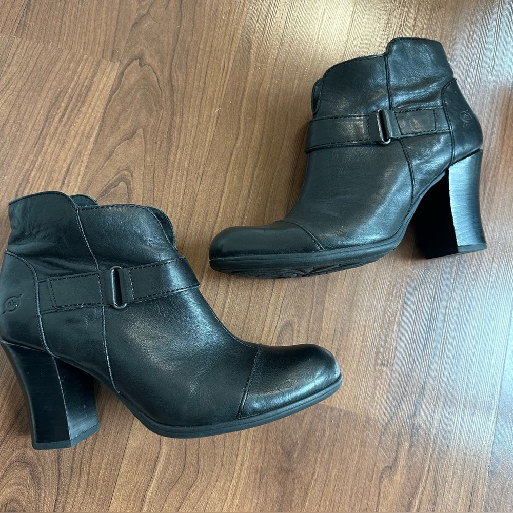 Born Black‎ Leather Ankle Boots 8.5 Block Heel Buckle Zip Booties Classic Fall